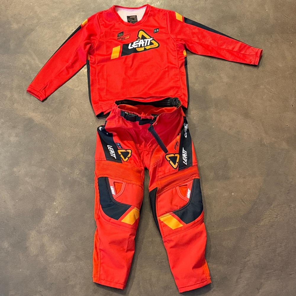 Kids Leatt Racing outfit